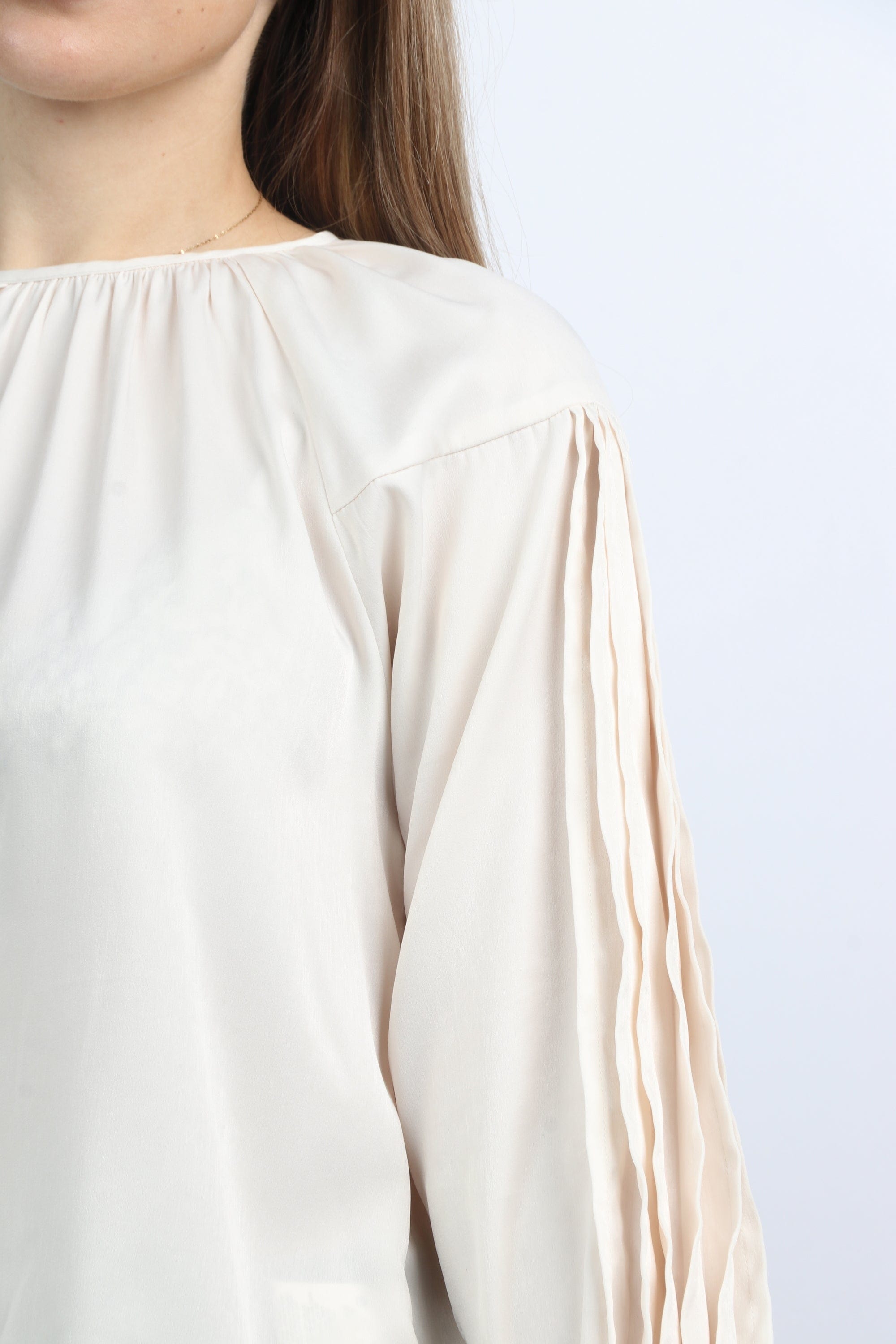 نتشي بلوزة كلاسيك بكم طويل بكشكشة نسائي