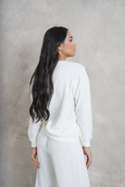 نتشي بلوزة بتطريز بأزراز برقبة دائرية وكم طويل نسائي