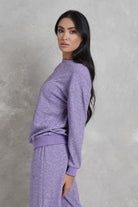 نتشي بلوزة بتطريز بأزراز برقبة دائرية وكم طويل نسائي