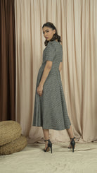 نتشي فستان شتوي ميدي نسائي عش نملي رمادي