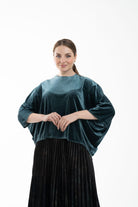 نتشي بلوزة نسائية وسيعة مخملية