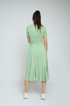 نتشي فستان سادة ميدي بأكمام قصيرة بكسرات جانبية برباط على الخصر