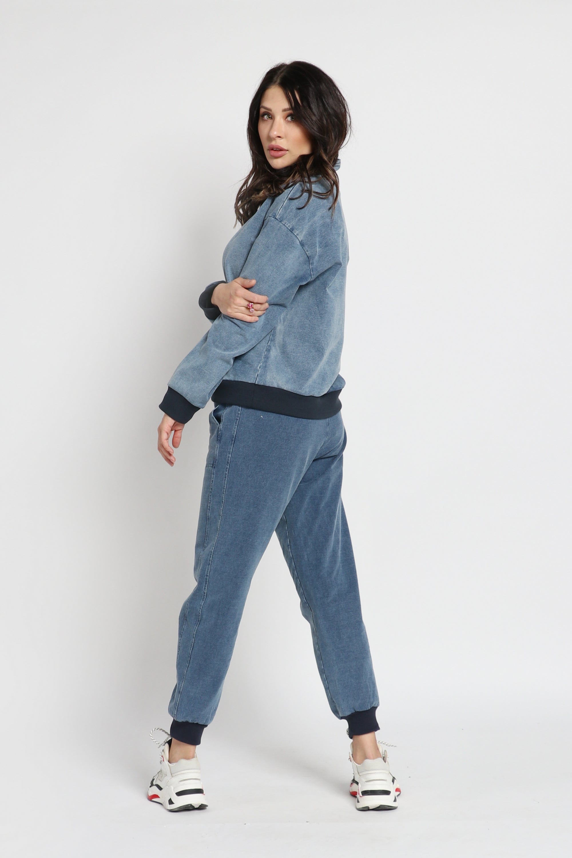 نتشي بنطلون طويل واسع جينز برباط أزرق