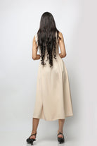 نتشي فستان ميدي بدون أكمام سادة بأزرار أمامية