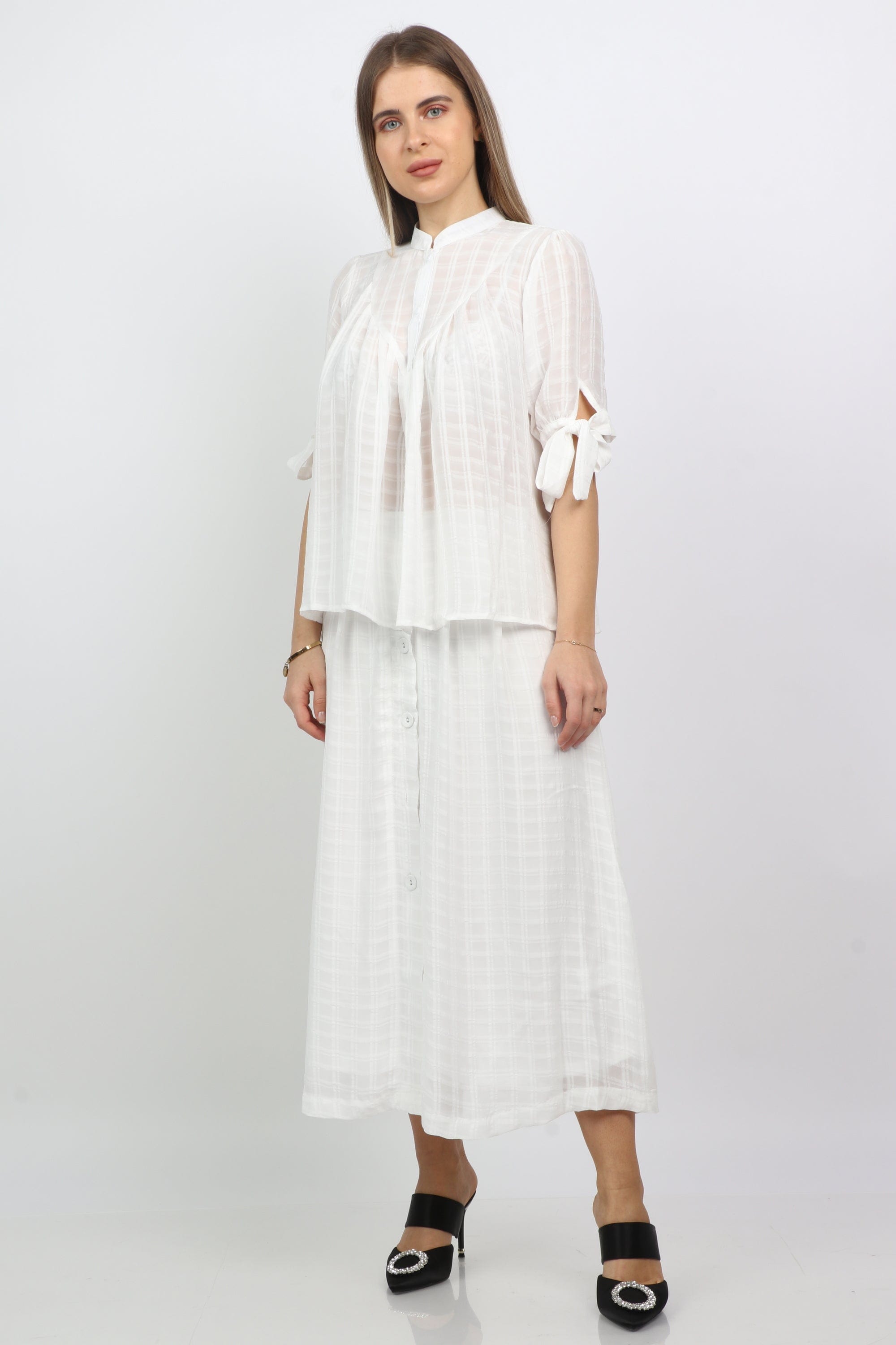 نتشي بلوزة شيفون بأزرار أمامية نص كم مفتوح برباط