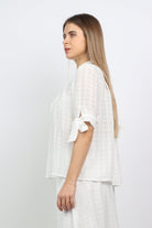 نتشي بلوزة شيفون بأزرار أمامية نص كم مفتوح برباط