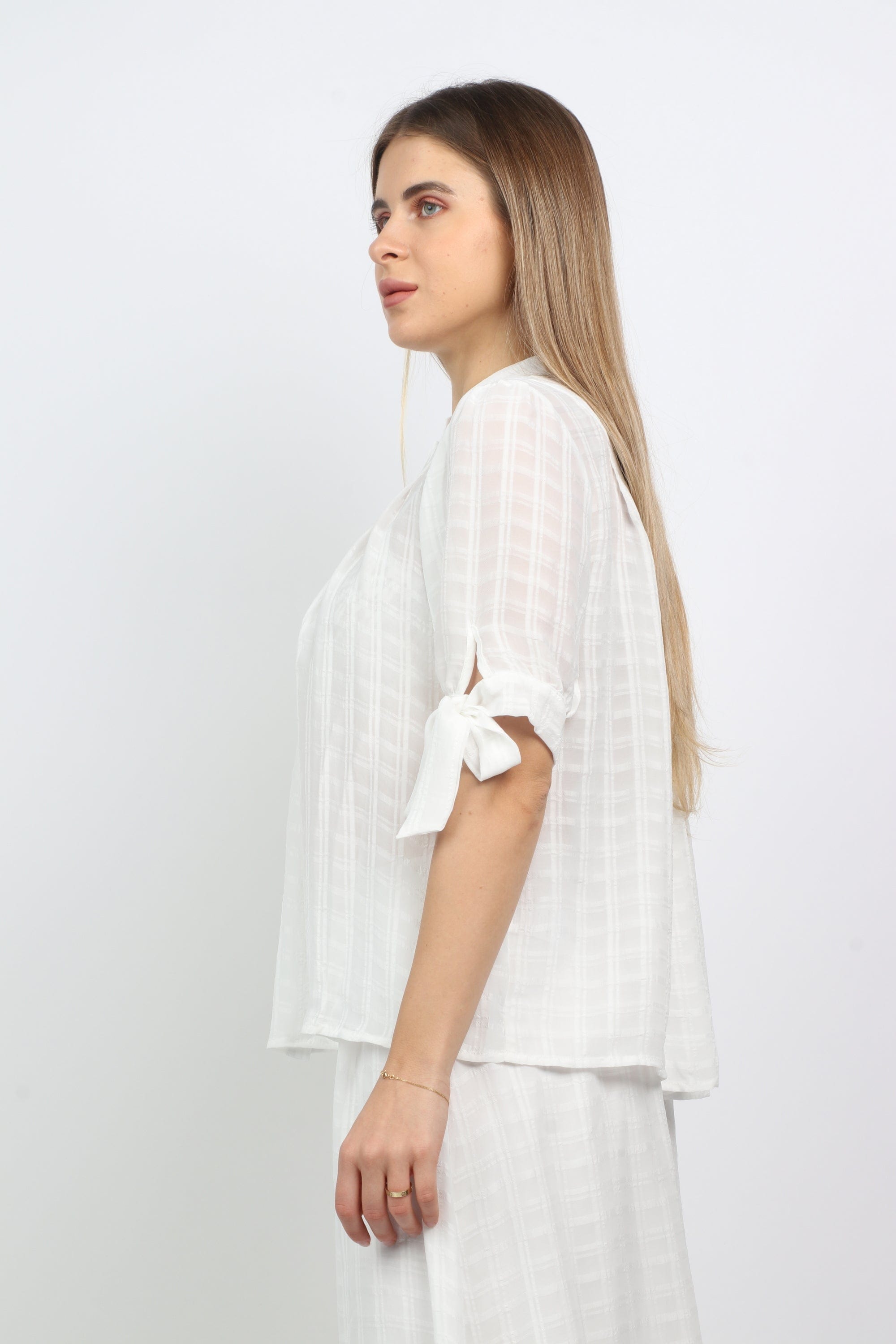 نتشي بلوزة شيفون بأزرار أمامية نص كم مفتوح برباط