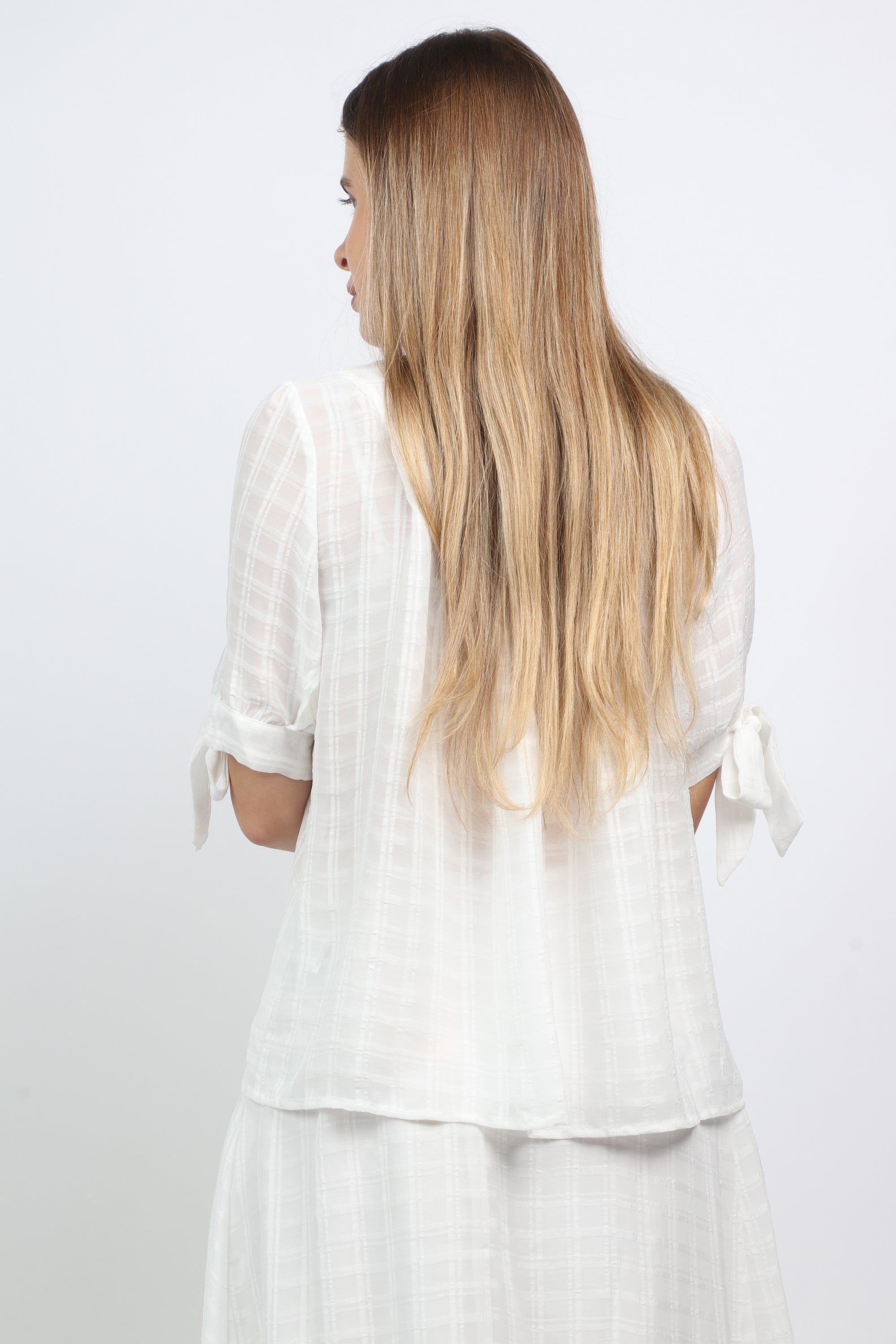 نتشي بلوزة شيفون بأزرار أمامية نص كم مفتوح برباط