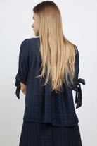 نتشي بلوزة شيفون بأزرار أمامية نص كم مفتوح برباط