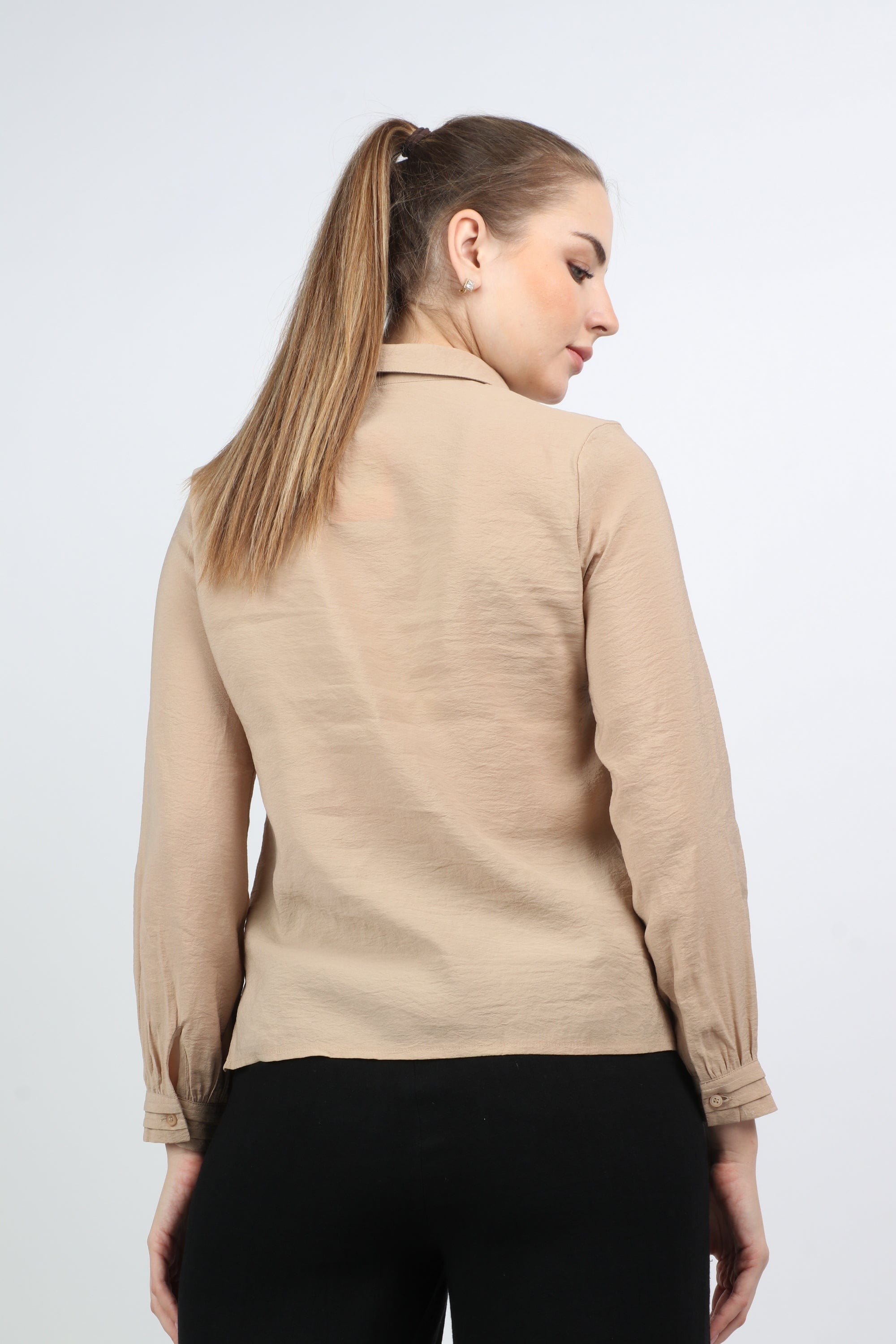 نتشي قميص كلاسيك بياقة وكم طويل نسائي