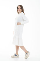 نتشي فستان ميدي بأكمام طويلة وهودي من الخلف