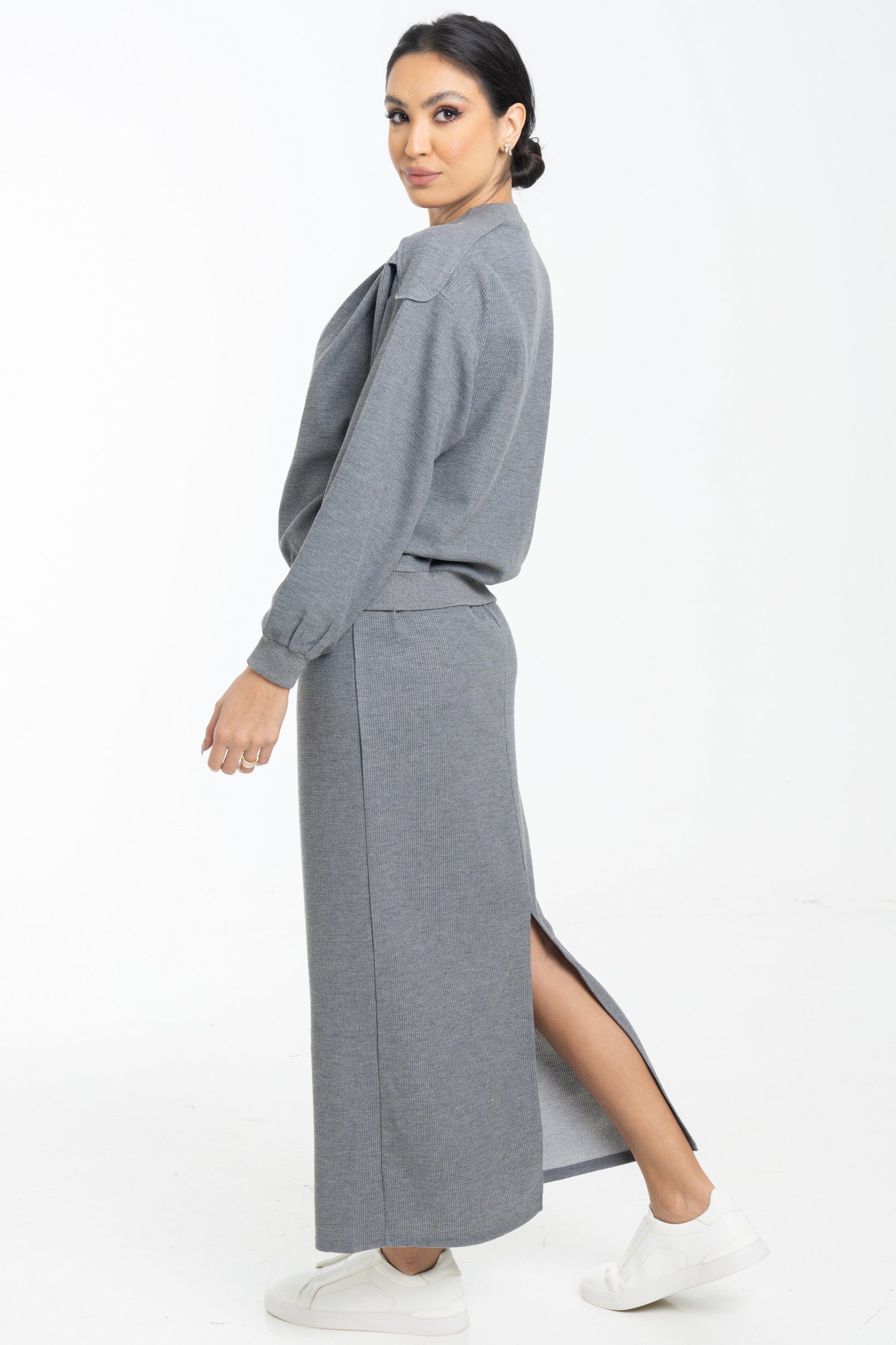 نتشي توب نسائي فضفاض بياقة دائرية