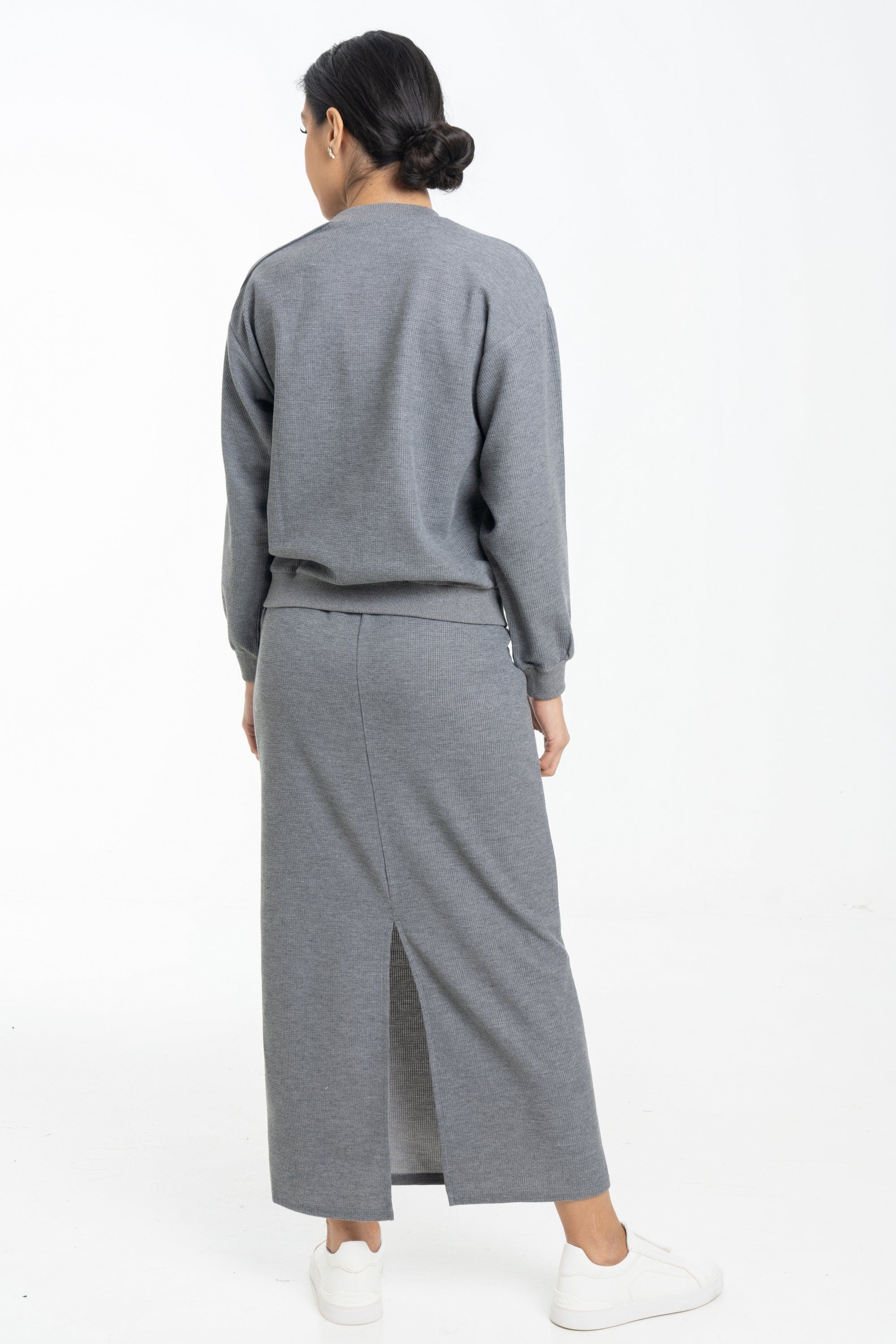 نتشي توب نسائي فضفاض بياقة دائرية