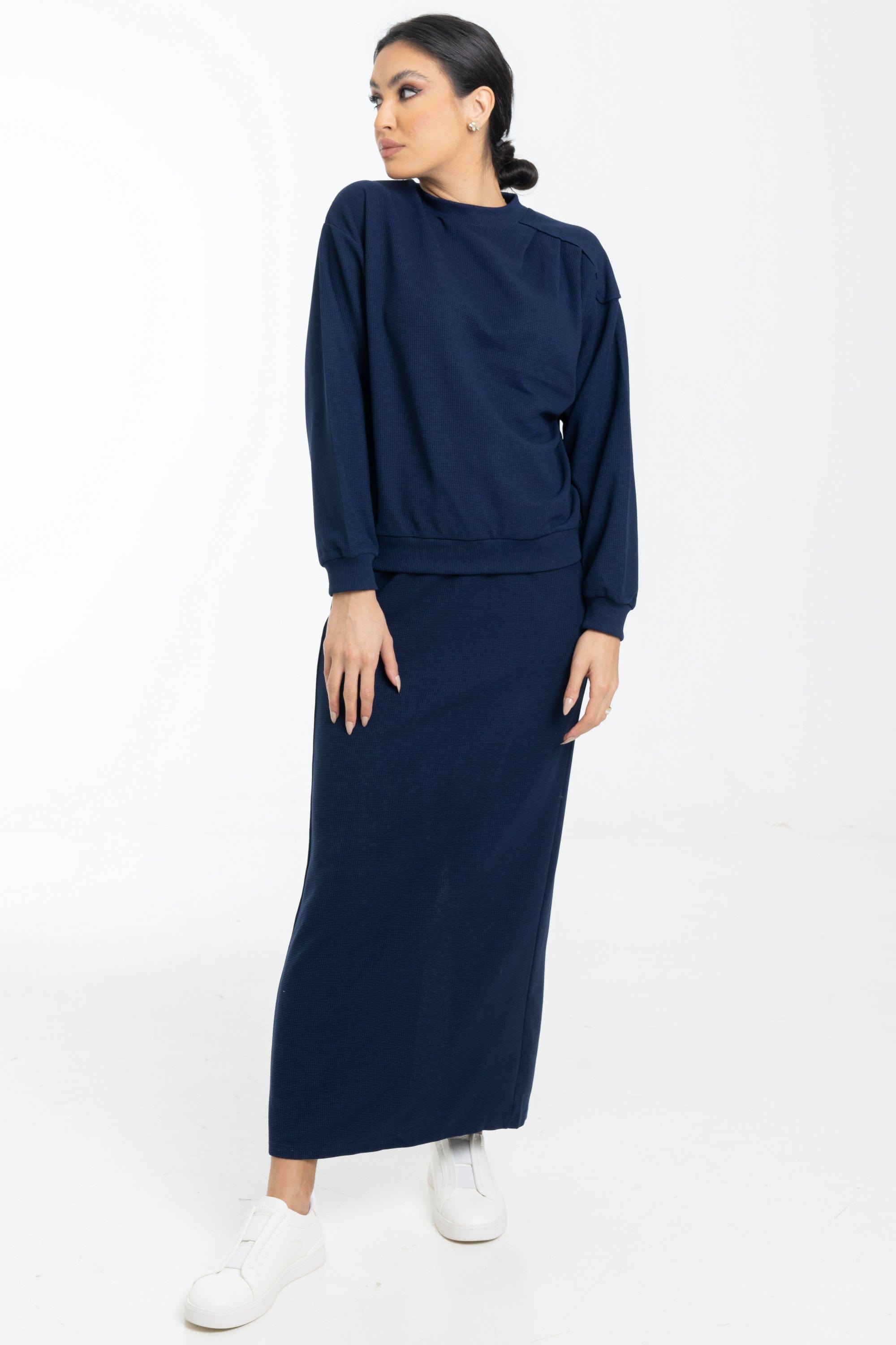 نتشي توب نسائي فضفاض بياقة دائرية