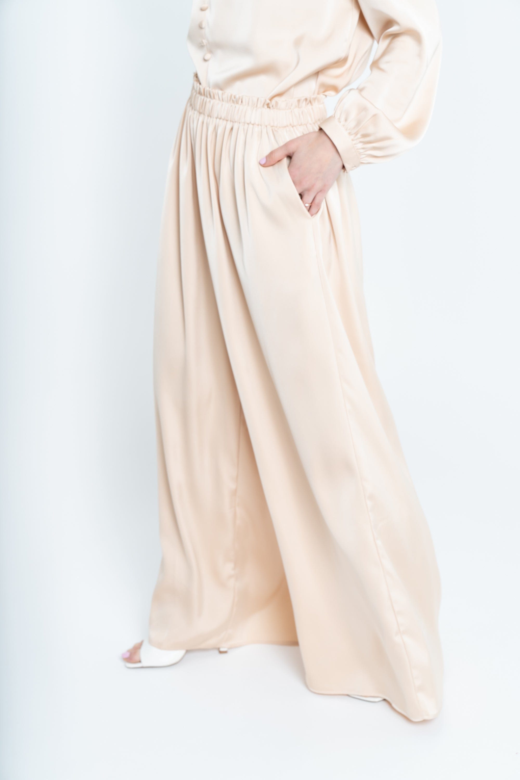 نتشي بنطلون طويل سادة واسع من أسفل نسائي