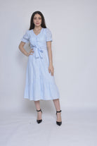 نتشي فستان مخرم برباط بأزرار أمامية ميدي بأكمام قصيرة