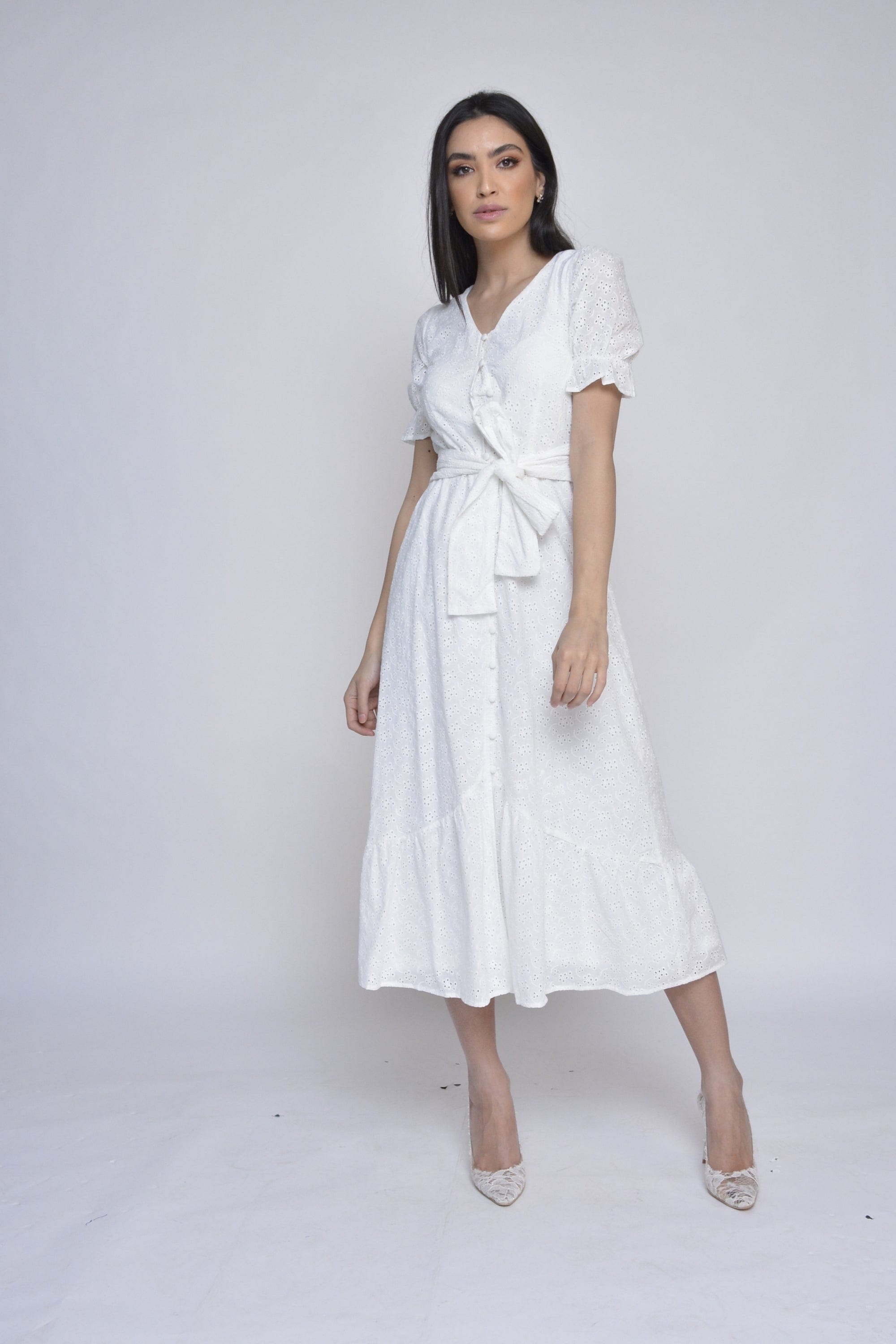 نتشي فستان مخرم برباط بأزرار أمامية ميدي بأكمام قصيرة