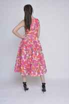 نتشي فستان ميدي مشجر بدون اكمام بفتحة صدر علي شكل سبعة فوشيا