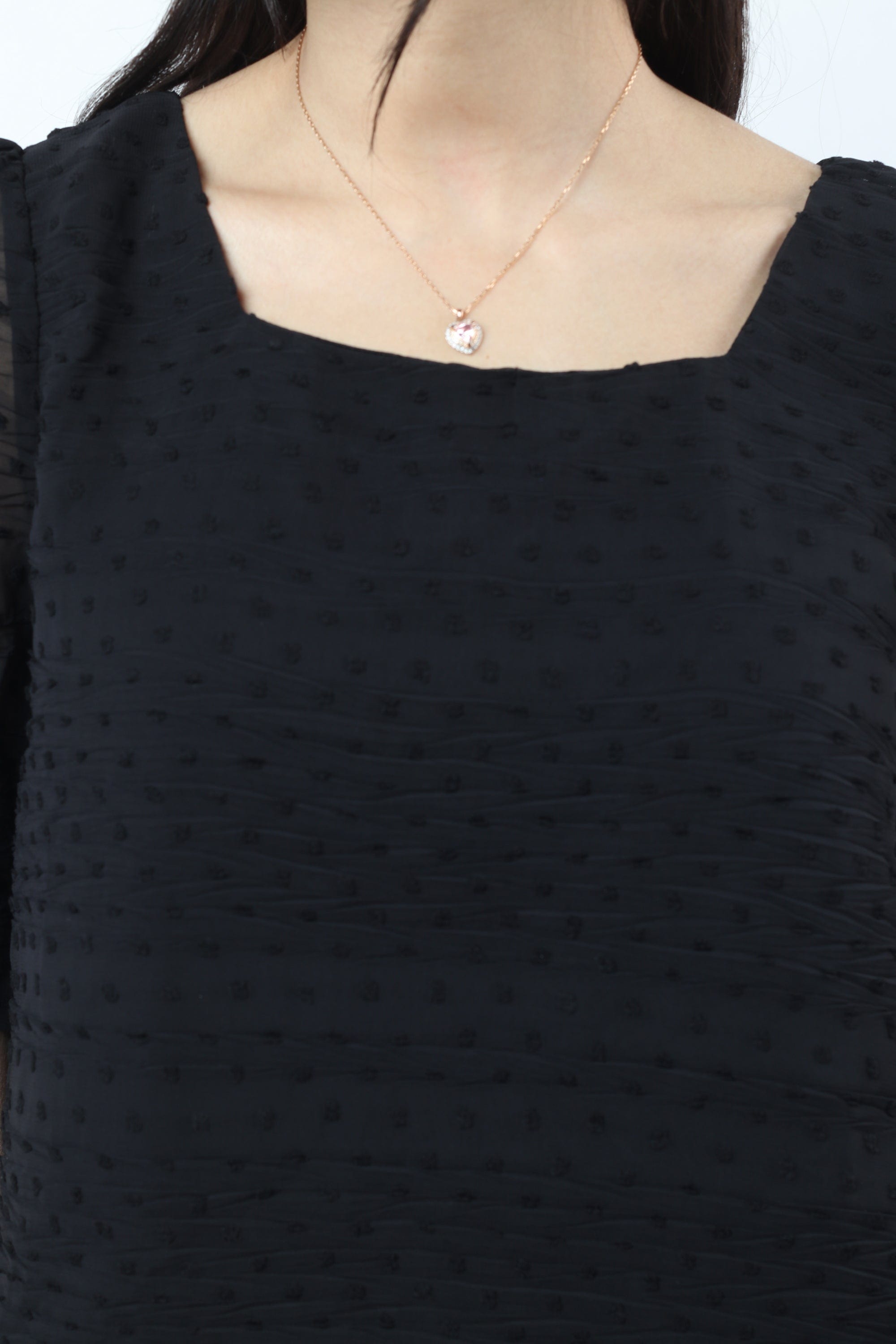 نتشي بلوزة شيفون سادة مبطنة نص كم نسائي