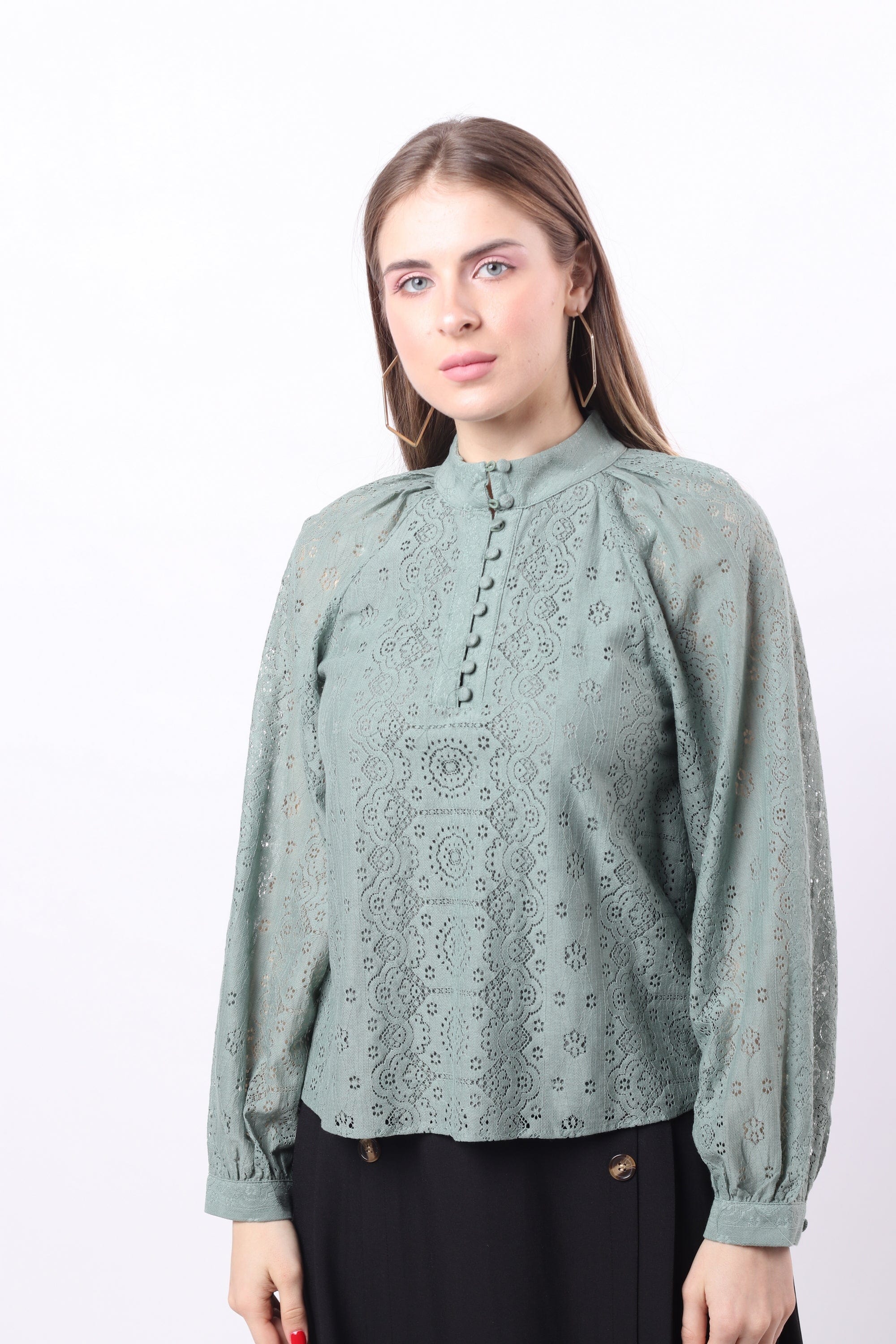 نتشي بلوزة سادة بأكمام طويلة مكشكشة واسعة