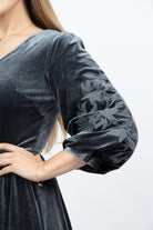 نتشي فستان ميدي مخمل نسائي بأكملم طويلة