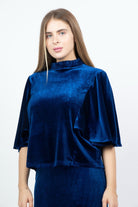 نتشي بلوزة مخملية نص كم واسع ياقة مرفوعة نسائي