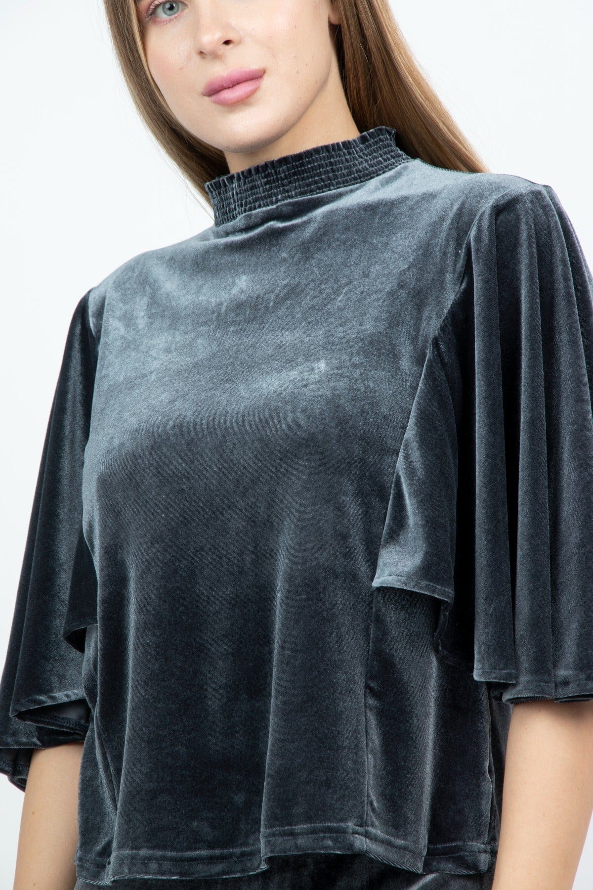 نتشي بلوزة مخملية نص كم واسع ياقة مرفوعة نسائي