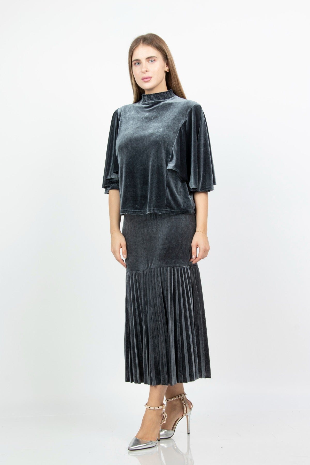 نتشي بلوزة مخملية نص كم واسع ياقة مرفوعة نسائي