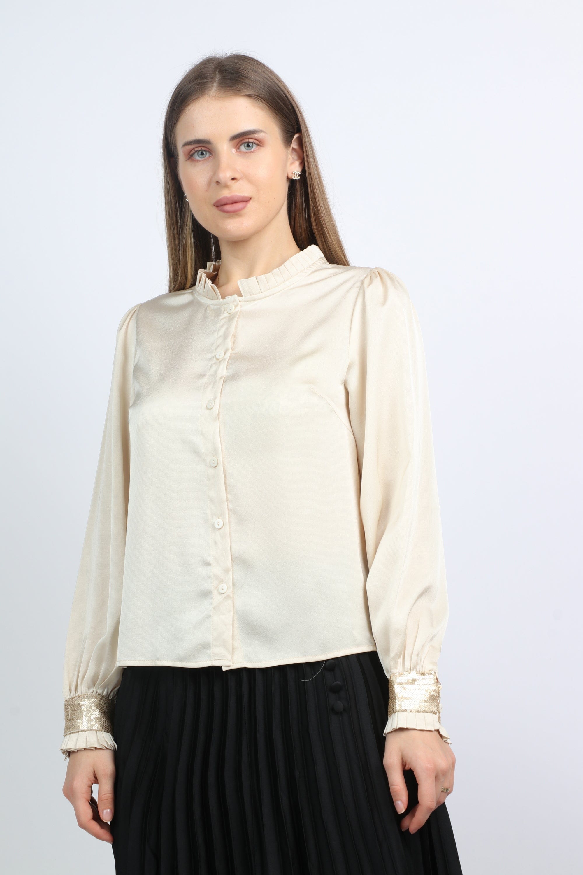 نتشي بلوزة كم طويل سادة بياقة مرتفعة