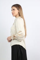 نتشي بلوزة كم طويل سادة بياقة مرتفعة