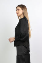 نتشي بلوزة كم طويل سادة بياقة مرتفعة