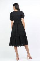 نتشي فستان ميدي مخرم بكم قصير