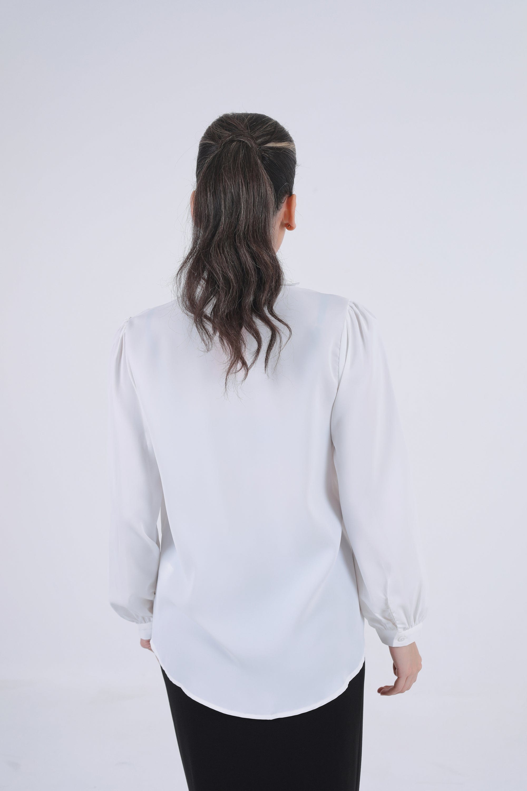 نتشي قميص فضفاض بياقة دانتيل كم طويل نسائي