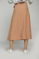 نتشي تنورة ميدي كلوش من الجانب بحزام عريض