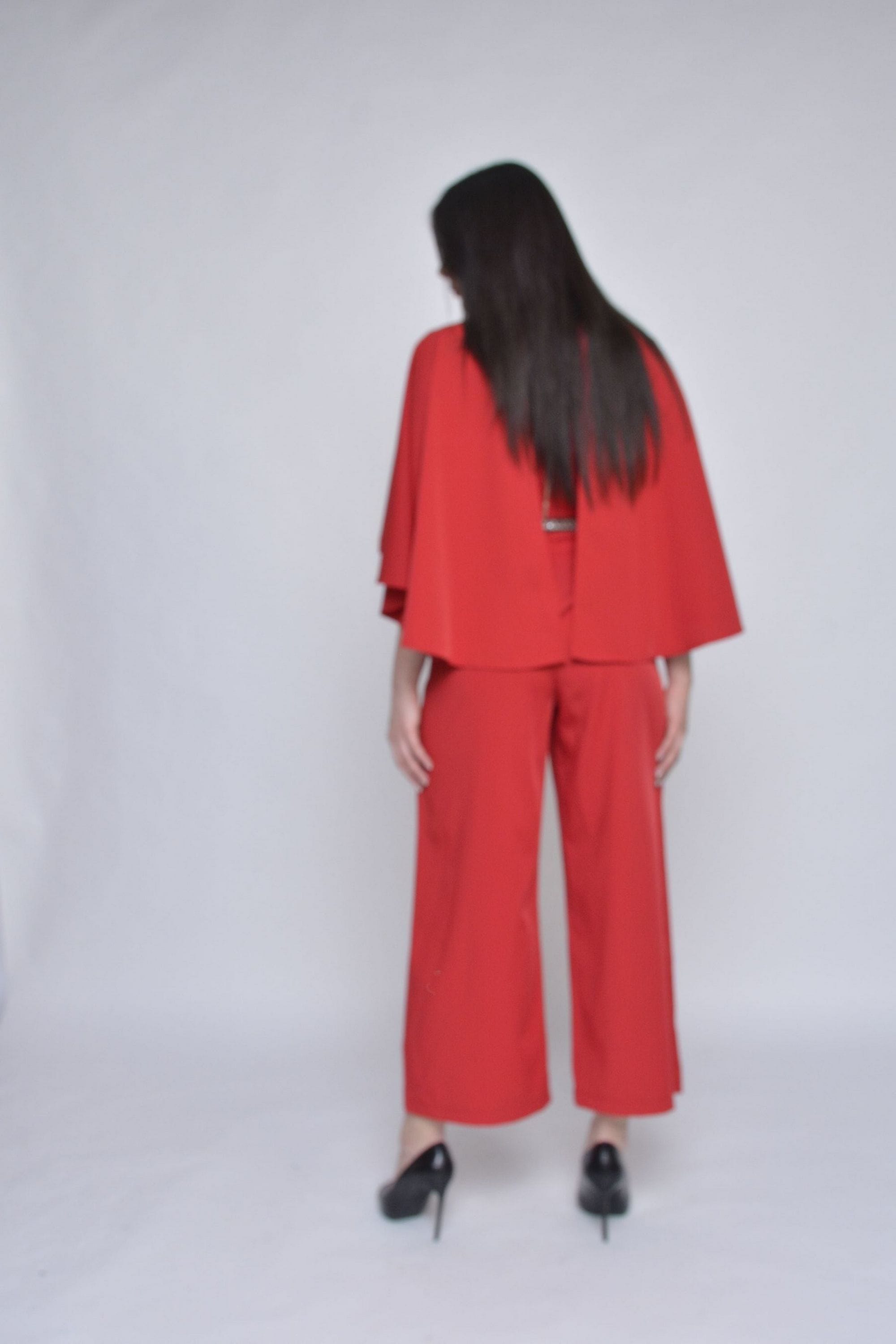 نتشي جمبسوت نسائي بأكمام فراشة بحزام علي الخصر