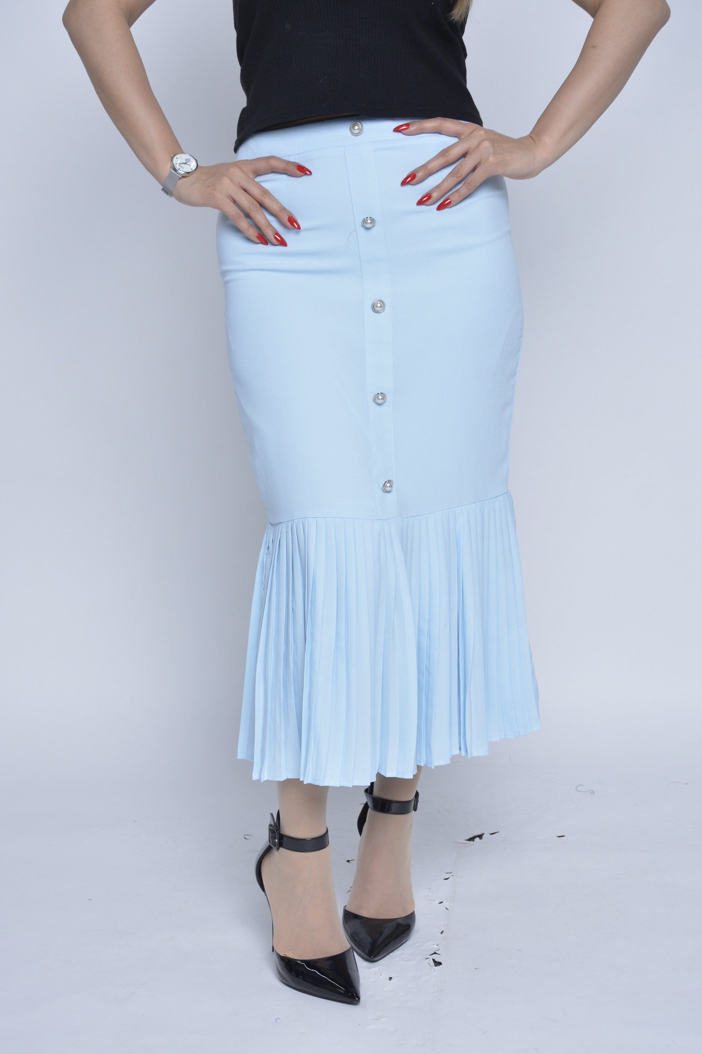 نتشي تنورة ميدي ضيقة بأزرار أمامية بذيل بليسيه