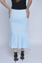 نتشي تنورة ميدي ضيقة بأزرار أمامية بذيل بليسيه