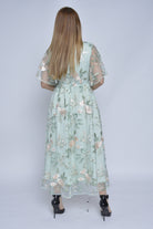 نتشي فستان ميدي شيفون شفاف بنقشة ورد بكم قصير