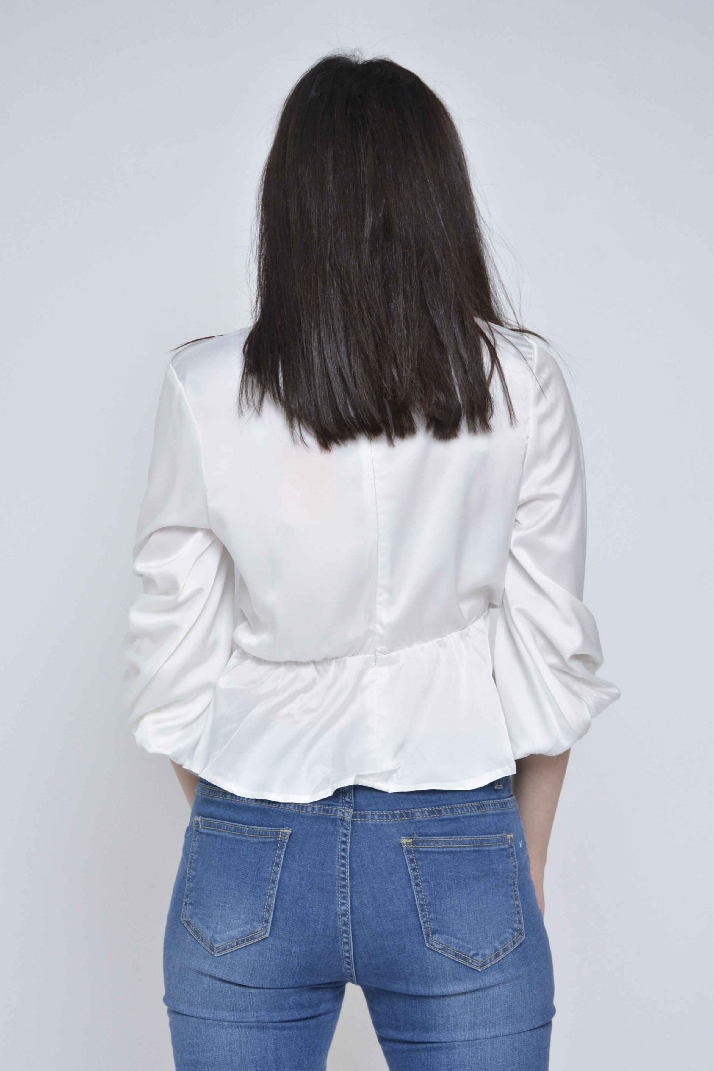 نتشي بلوزة قصيرة مكشكشة من أسفل كم طويل نسائي