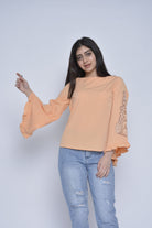 نتشي بلوزة سادة كم طويل مفتوح مكشكش من أسفل دانتيل نسائي