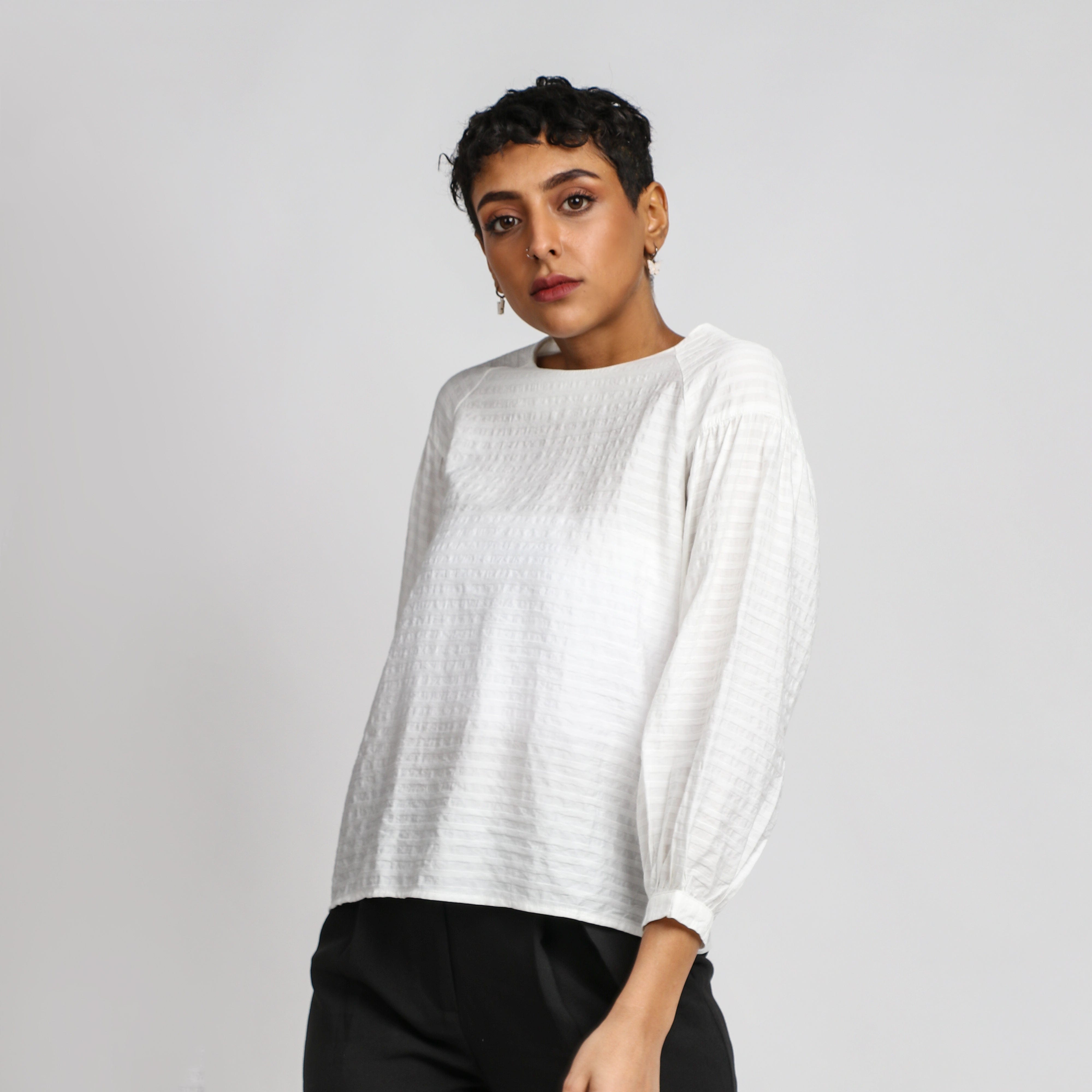 نتشي بلوزة كلاسيك رقبة دائرية كم طويل منفوخ نسائي