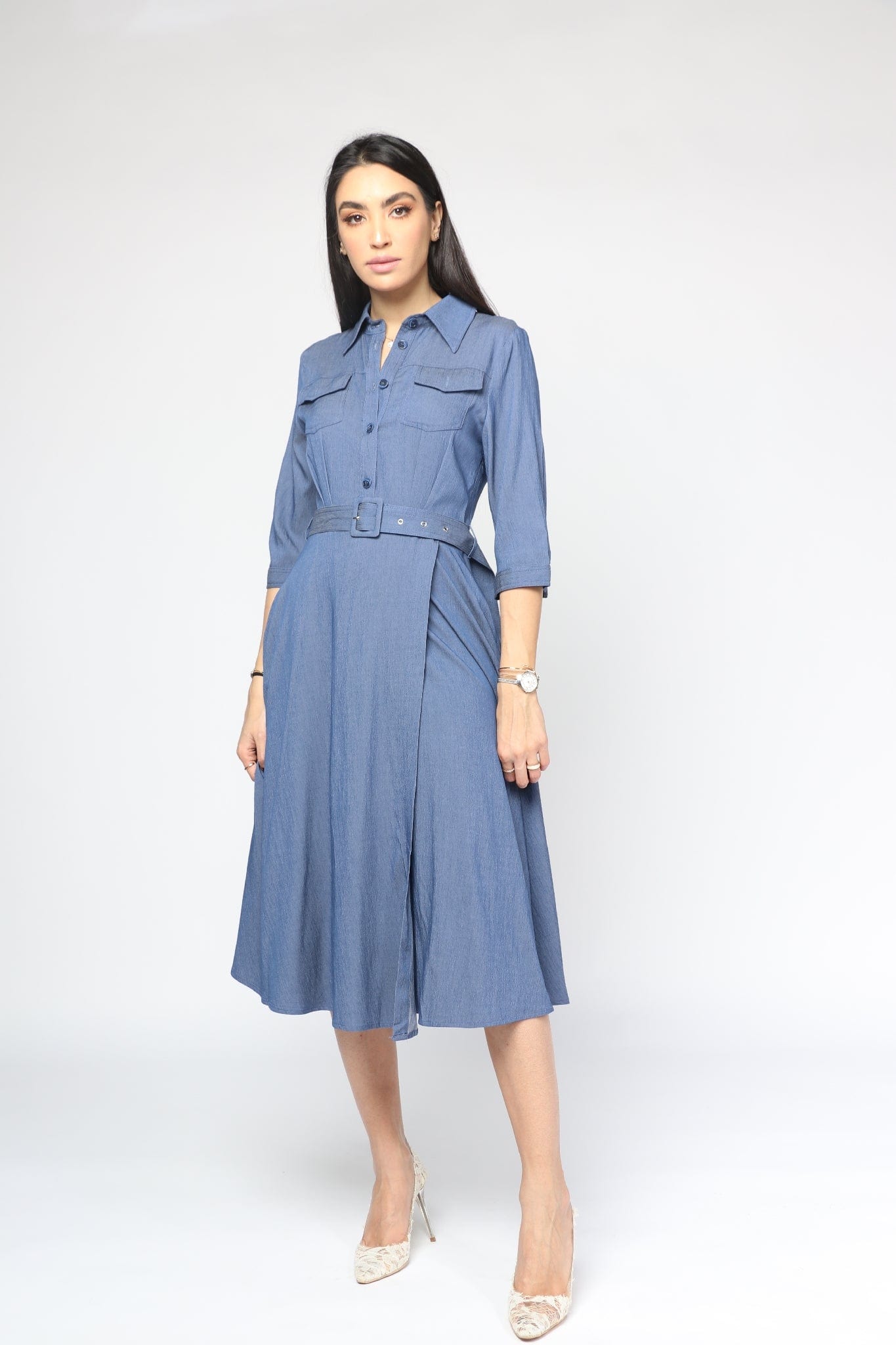 نتشي فستان ميدي قصير الأكمام بحزام وأزرار أمامية