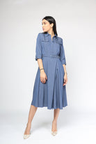 نتشي فستان ميدي قصير الأكمام بحزام وأزرار أمامية