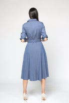 نتشي فستان ميدي قصير الأكمام بحزام وأزرار أمامية