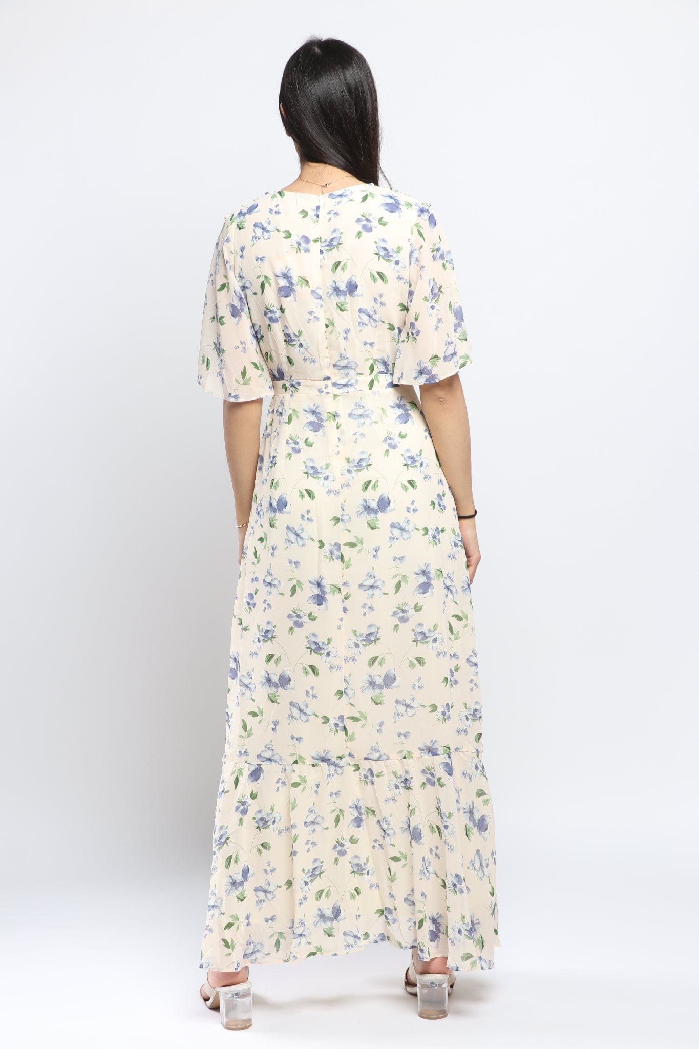 نتشي فستان ماكسي بأكمام قصيرة مشجرة مفتوح من الجانب