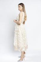 نتشي فستان ميدي بدون أكمام مشجرة