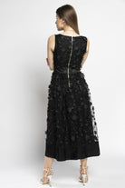 نتشي فستان ميدي بدون أكمام مشجرة