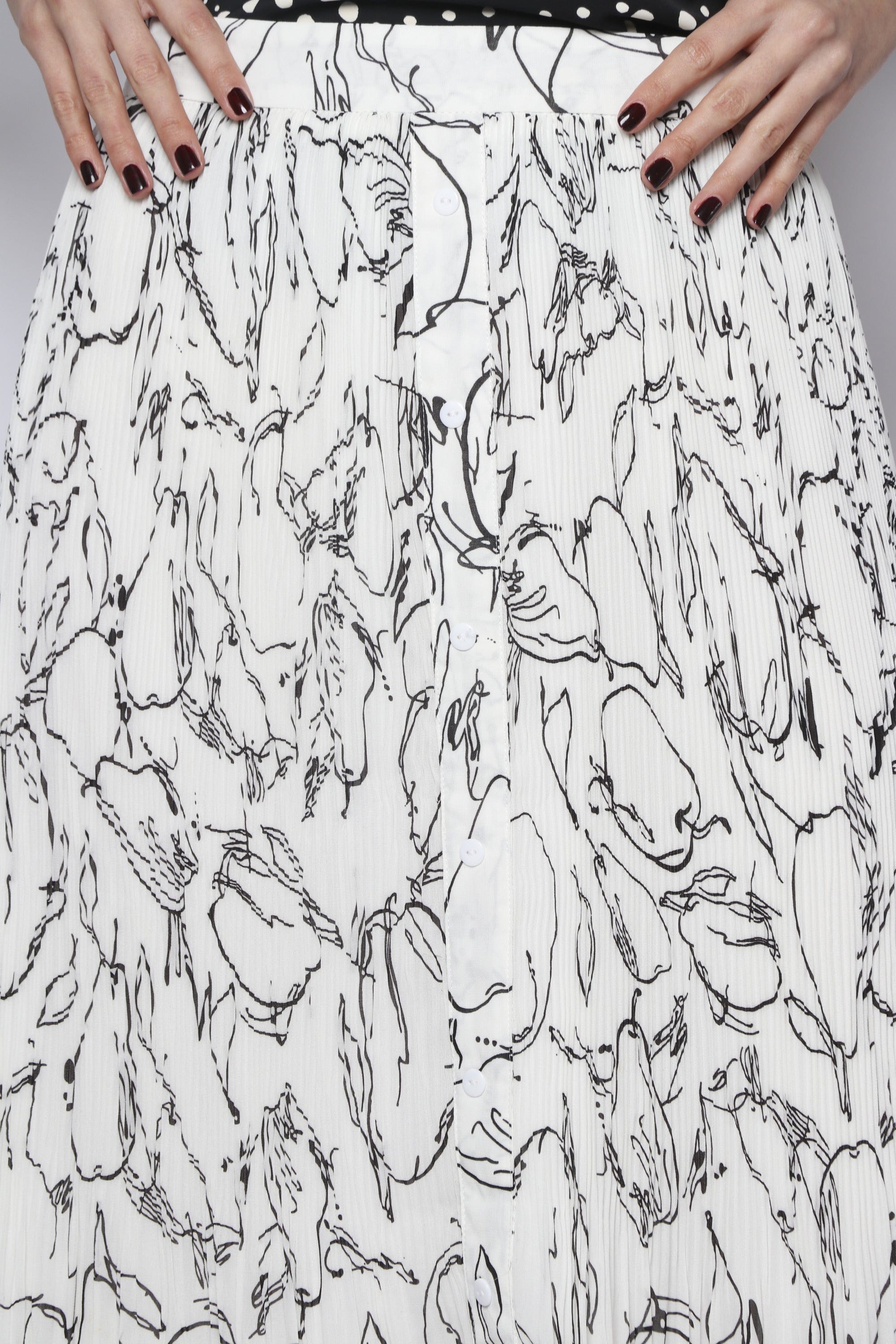 نتشي تنورة ميدي شيفون مزينة بطبعات مزودة بأزرار أمامية