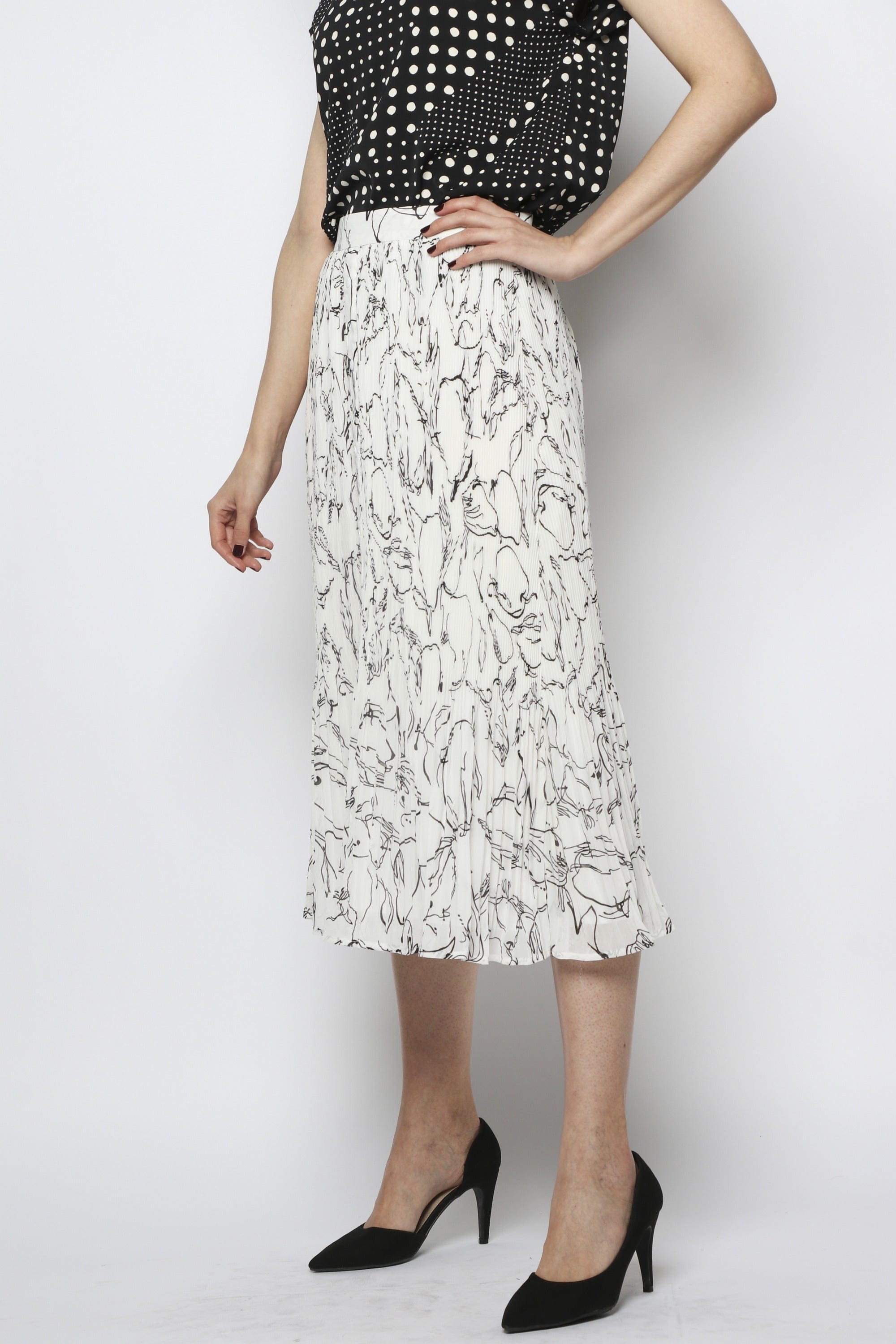 نتشي تنورة ميدي شيفون مزينة بطبعات مزودة بأزرار أمامية