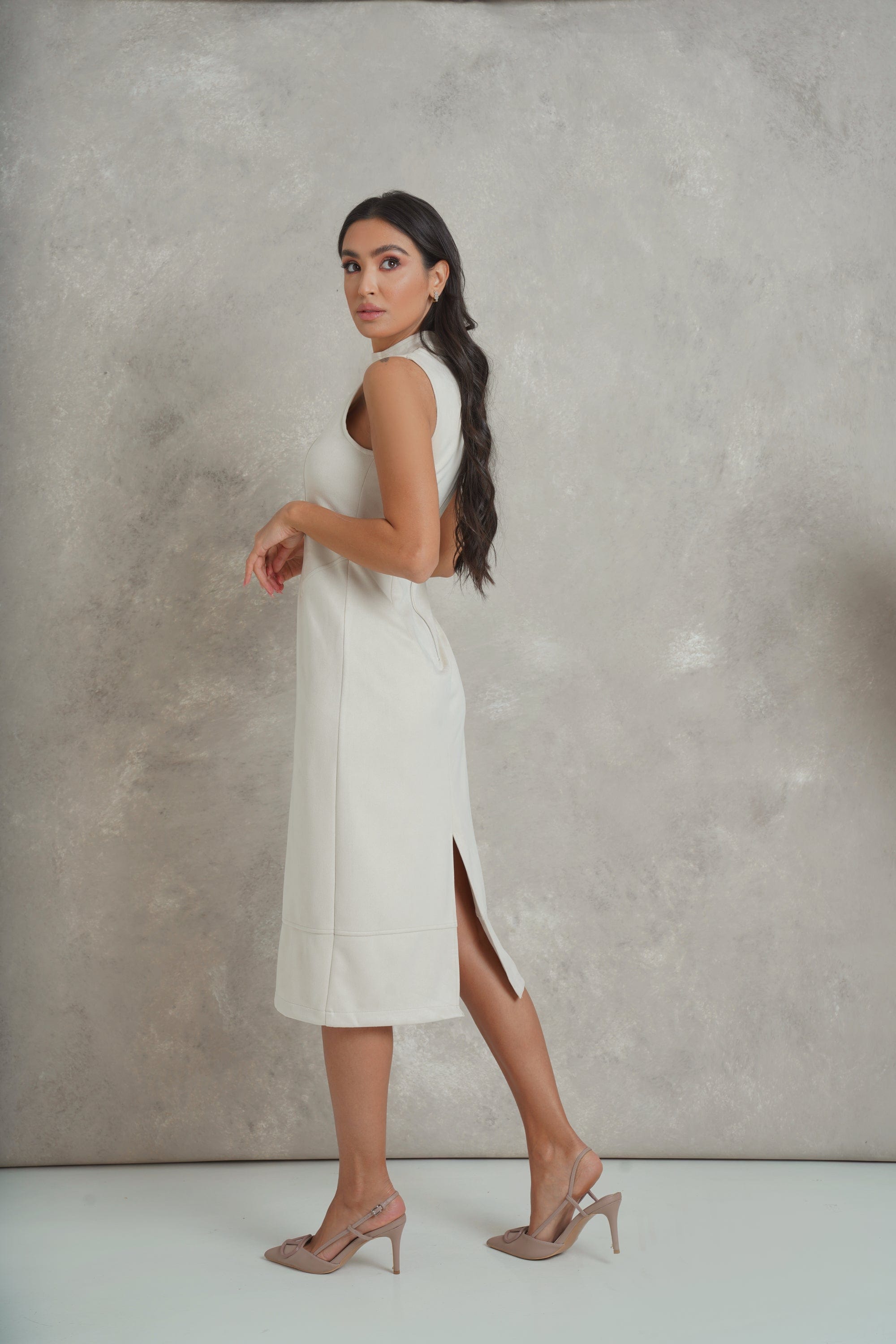 نتشي فستان ميدي سادة ضيق بدون كم